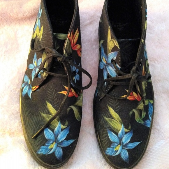 dr martens black daytona desert boots